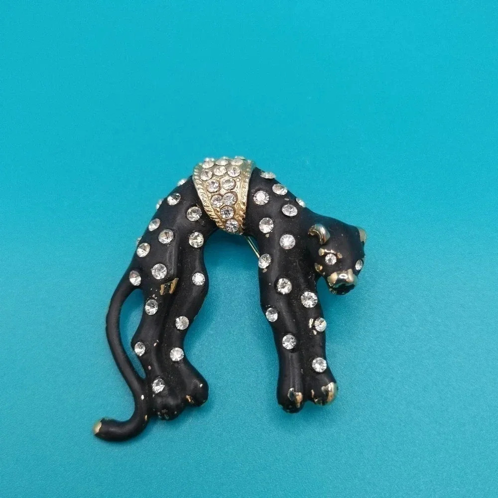 Vintage Rhinestone Accents Gold Tone Jaguar Cat Unbranded Fashion  Brooch